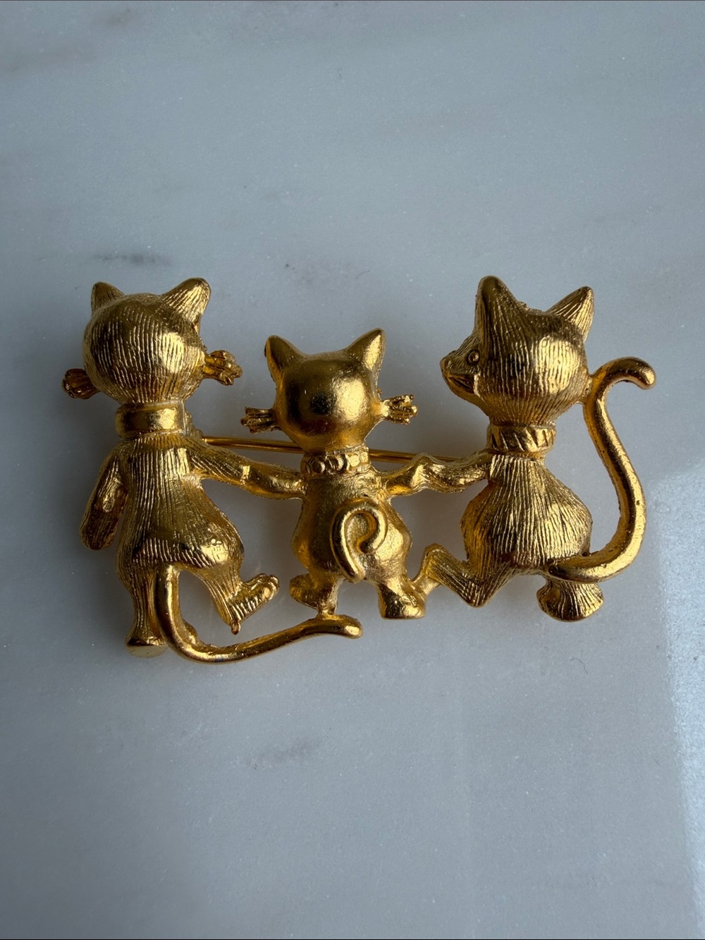 Vintage Gold Cat Trio Brooch- Whimsical - Picture 1 of 6